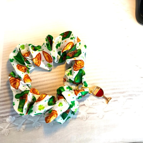 St. Patrick’s Scrunchie - Picture 4 of 7